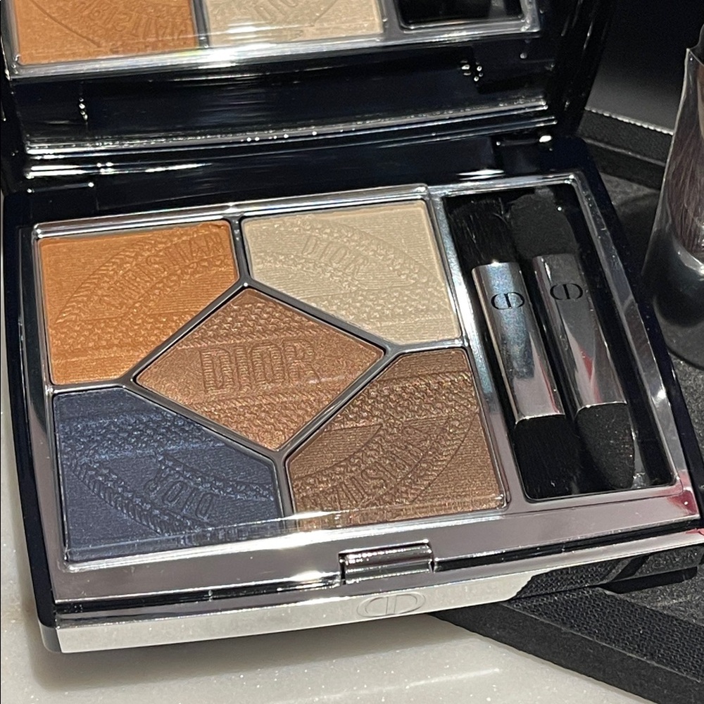 Dior Coffret Diorivera nail and eyeshadow collection - Picture 2 of 5